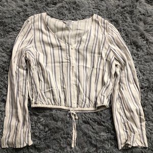 Long sleeve crop top.